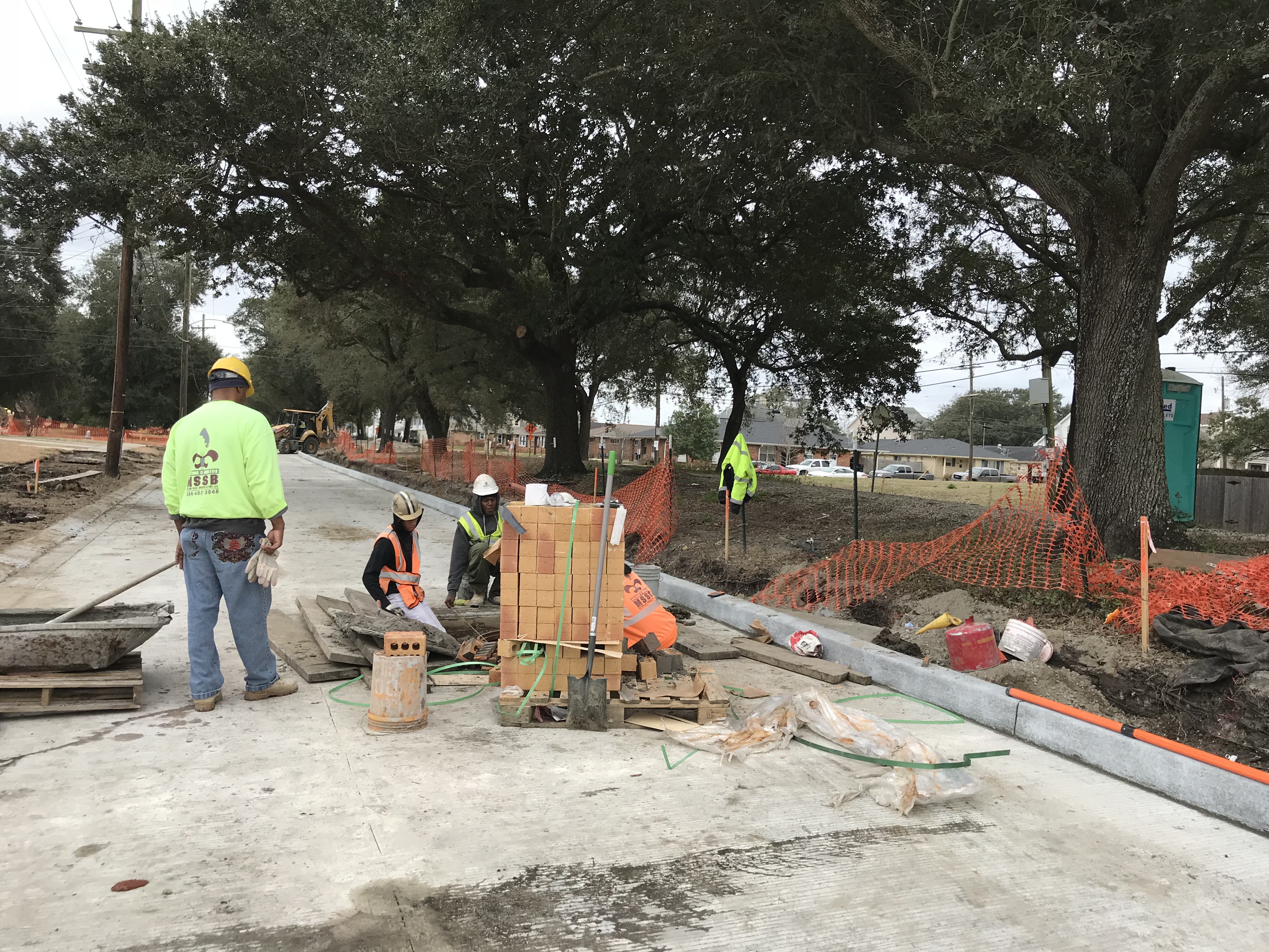 CONSTRUCTION CREWS ON FLEUR DE LIS DRIVE PHASE III RECONSTRUCTION PROJECT CONTINUE PAVING NORTHBOUND TRAVEL LANE