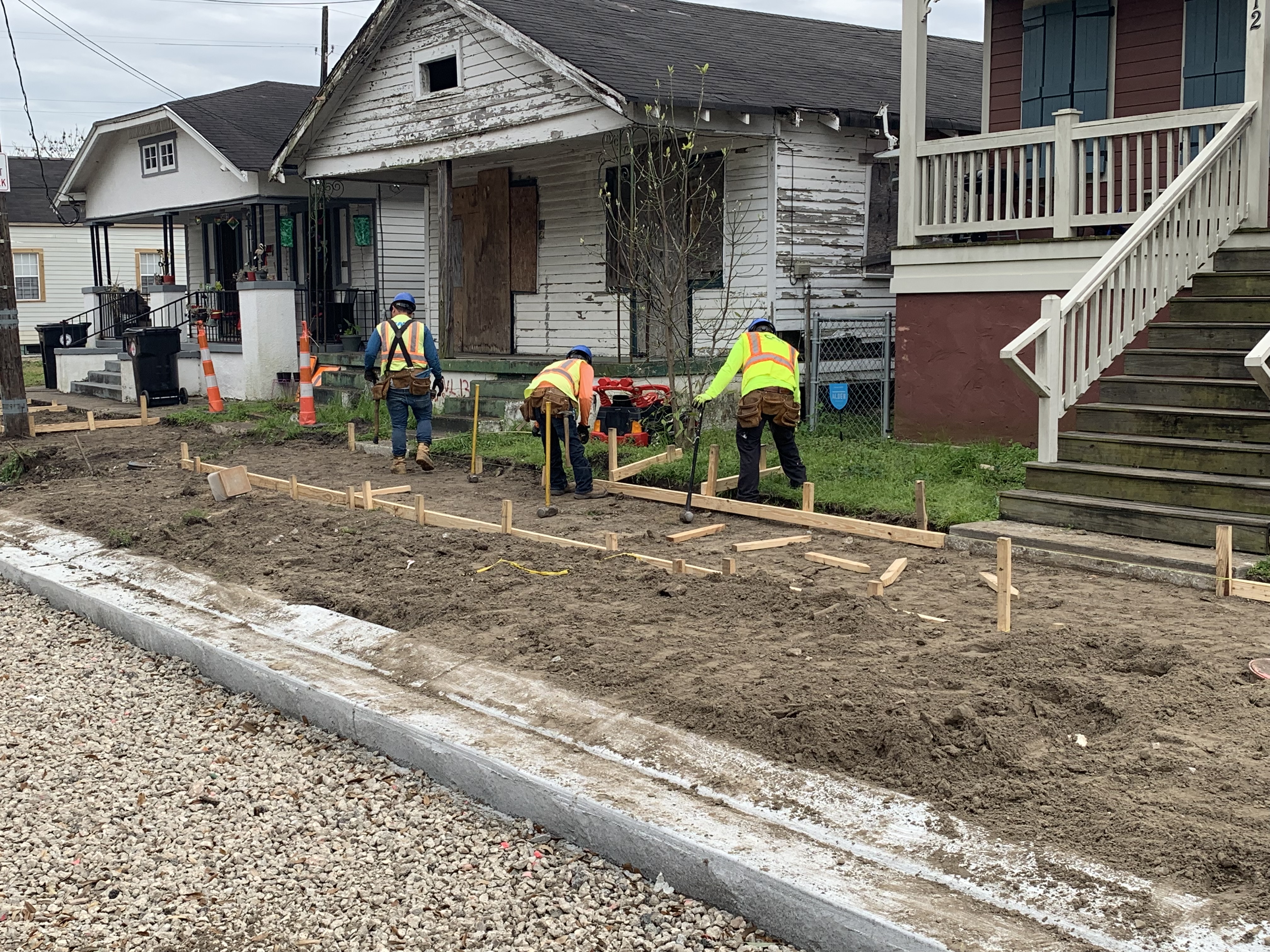 COMMAND CONSTRUCTION CREWS 92 PERCENT COMPLETE ON S. GALVEZ STREET PROJECT, CONSTRUCTION SCHEDULED TO LAST UNTIL SPRING