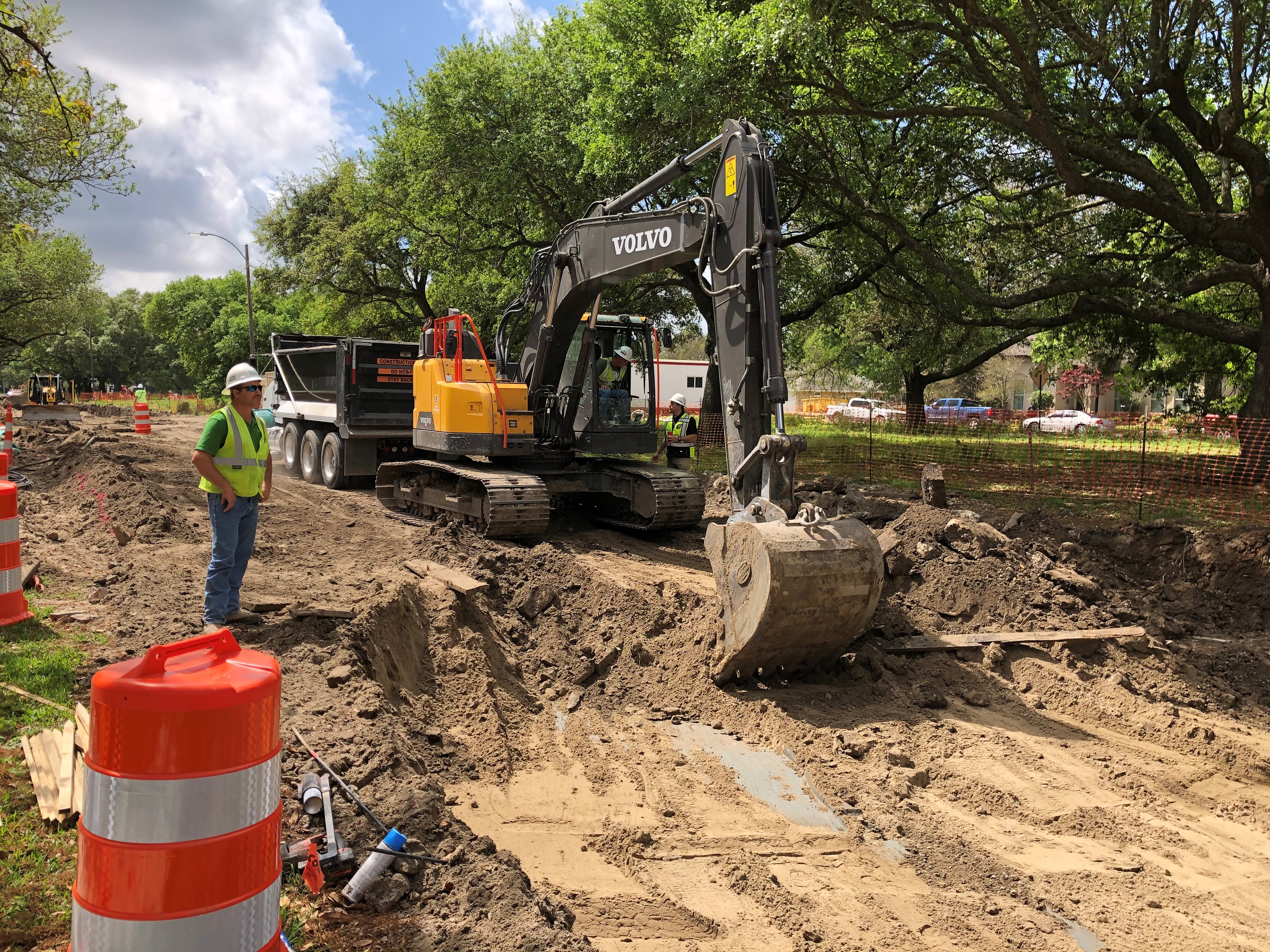 INSTALLATION OF NEW SIDEWALKS, ROADWAY BEGINS ON NORTHBOUND CANAL BOULEVARD
